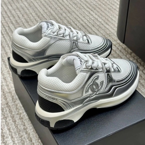 BRAND NEW Chanel Leather Trainers - Picture 4 of 10